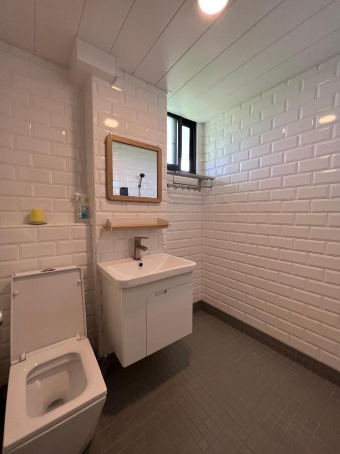 Back To Real Hostel T'ai-tung Eksteriør billede